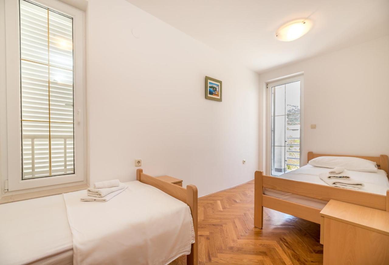 Apartments Melania & Antonia Baska  Exterior photo
