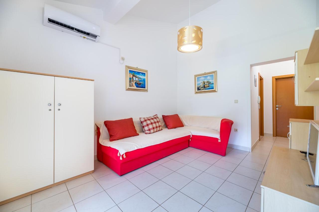 Apartments Melania & Antonia Baska  Exterior photo